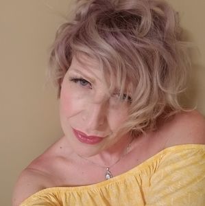 Meet your Posher, Roxanne